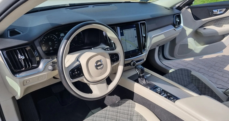 Volvo V60 Cross Country cena 114999 przebieg: 157000, rok produkcji 2019 z Otmuchów małe 379